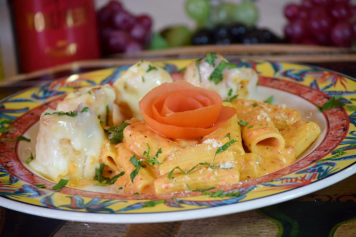 Rigatoni pasta with fresh mozzarella